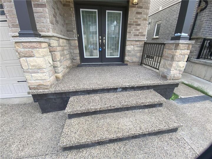 Property Photo: 319 Moorlands Crescent ON N2P 0C5