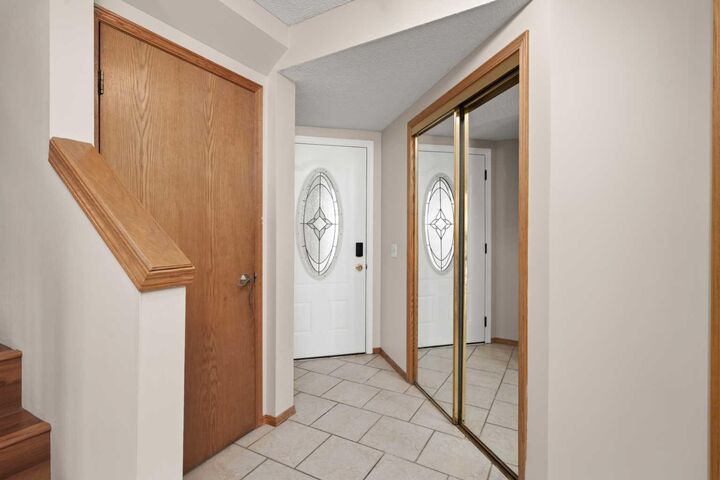 Photo de la propriété:  24 Riverside Crescent SE  AB T2C 3Y1 