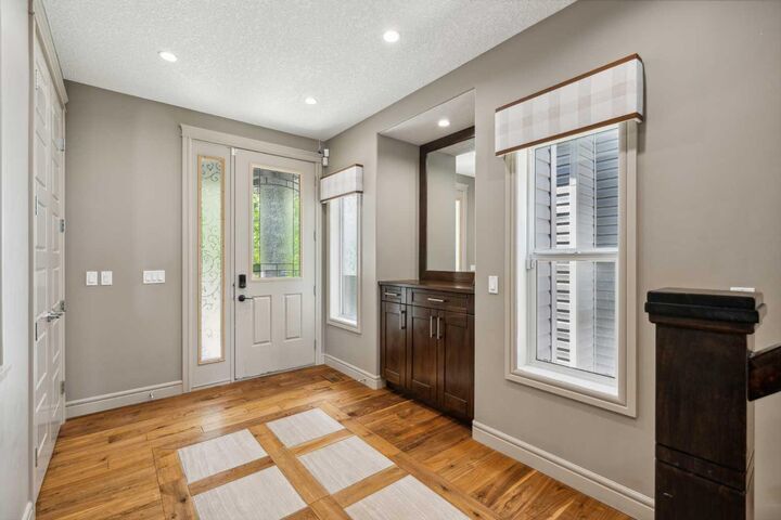 Property Photo:  152 Evansborough Way NW  AB T3P 0M5 