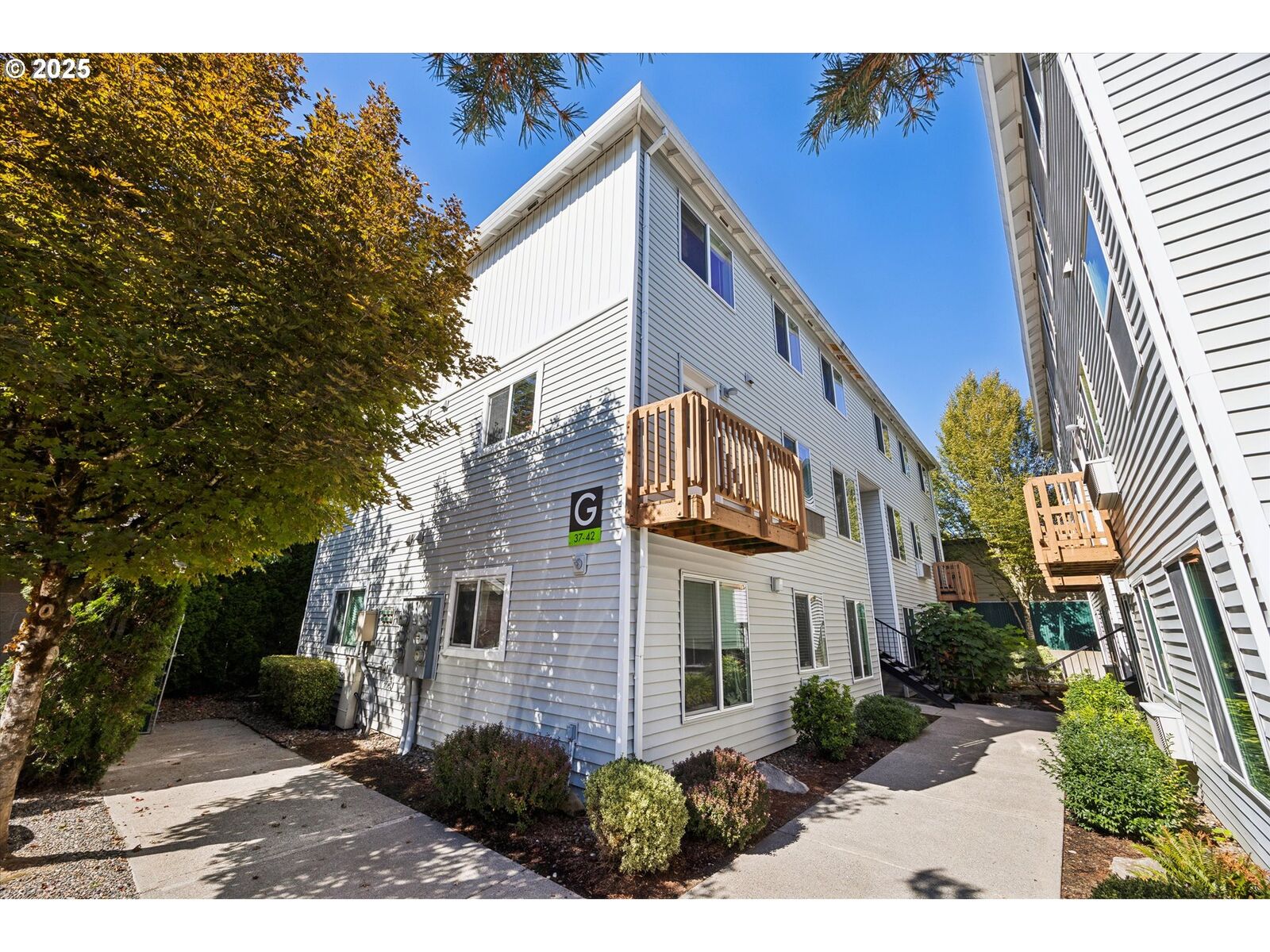 Property Photo:  217 NE 146th Ave 39  OR 97230 