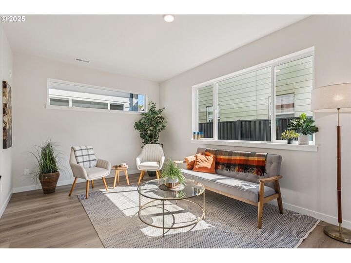 Property Photo:  5616 SE 65th Ave  OR 97206 