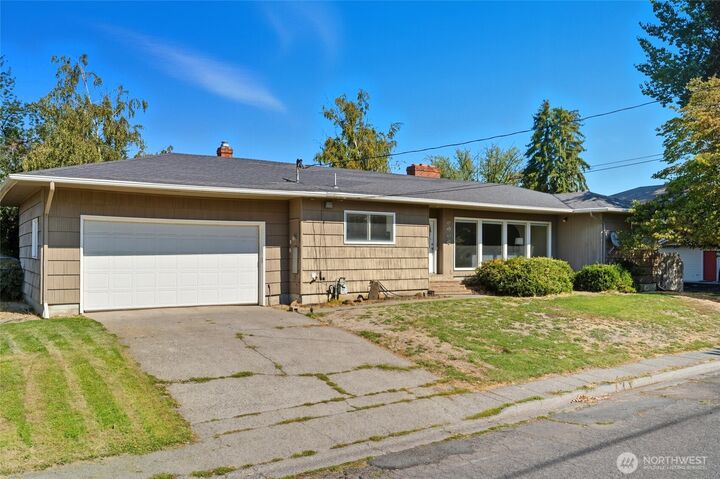 Property Photo:  1535  J Street  WA 99362 