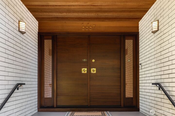 Property Photo: 6667 NE Windermere Road WA 98115