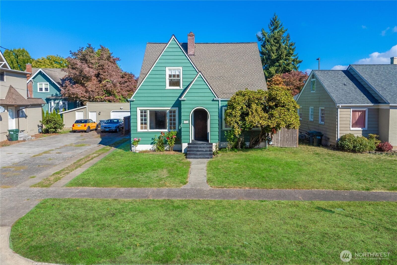Property Photo:  121  6th Avenue NW  WA 98371 