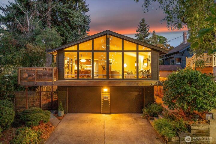 2604  12th Avenue W  Seattle WA 98119 photo