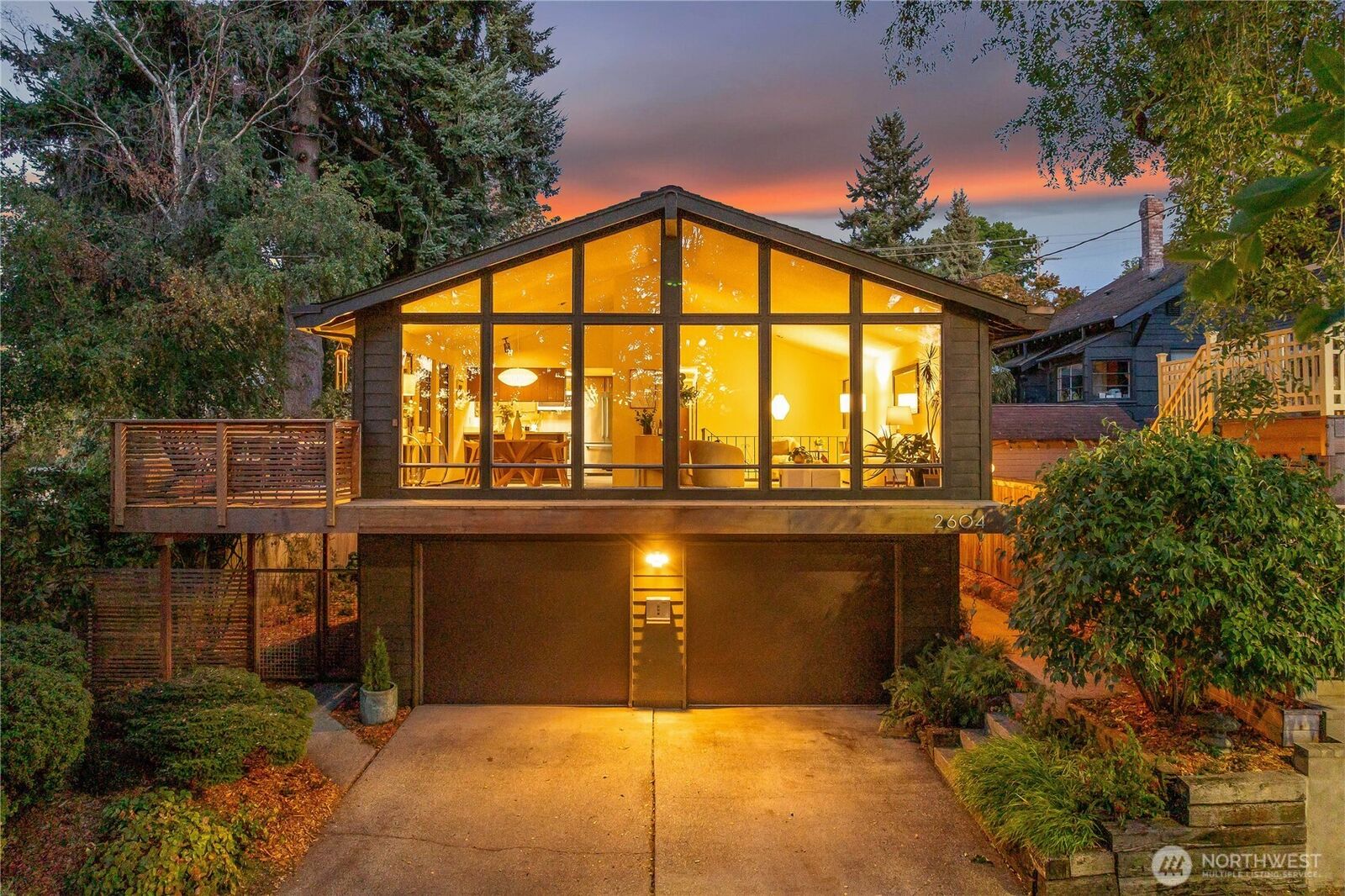 Property Photo: 2604 12th Avenue W WA 98119