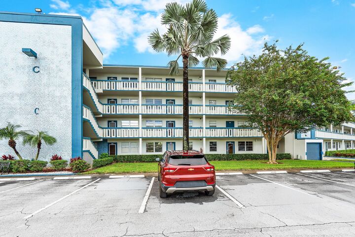 Property Photo:  1045 Lincoln C  FL 33434 
