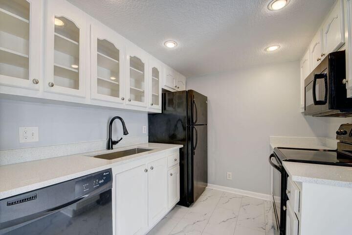 Property Photo:  612 Executive Center Drive 103  FL 33401 