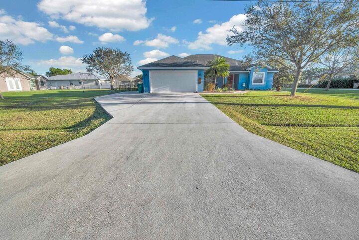 Property Photo: 5464 NW Milner Drive FL 34983