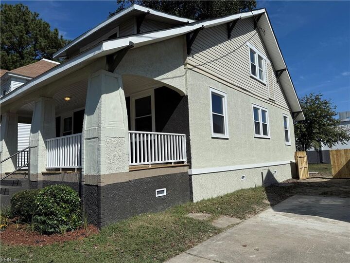 Property Photo:  224 Cedar St  VA 23434 