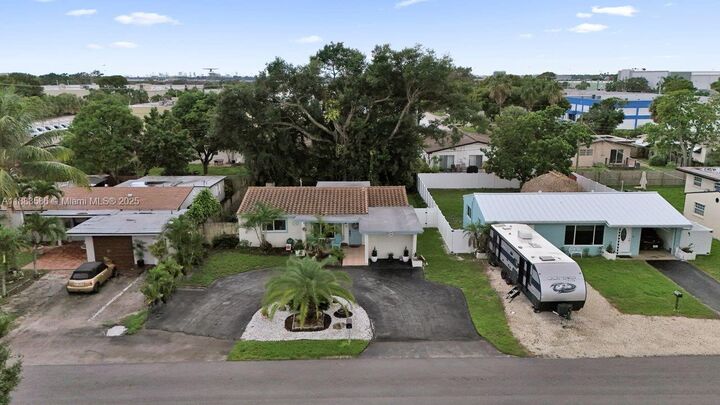 Property Photo:  1110 SW 32nd St  FL 33315 