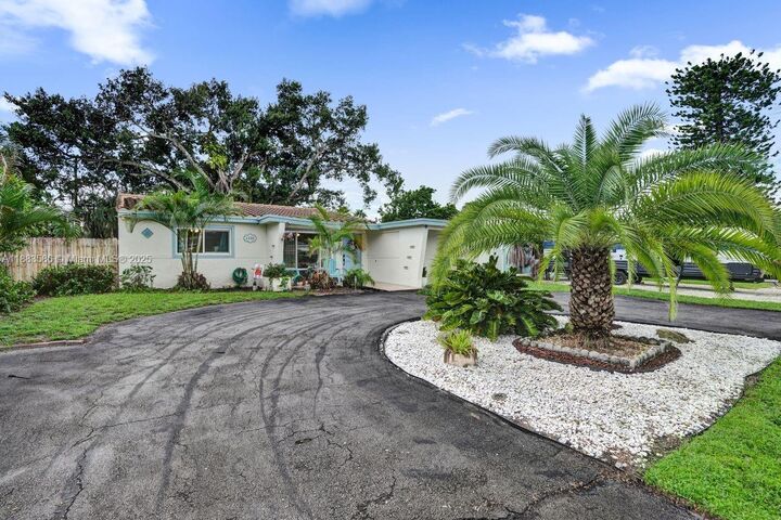 Property Photo: 1110 SW 32nd St FL 33315