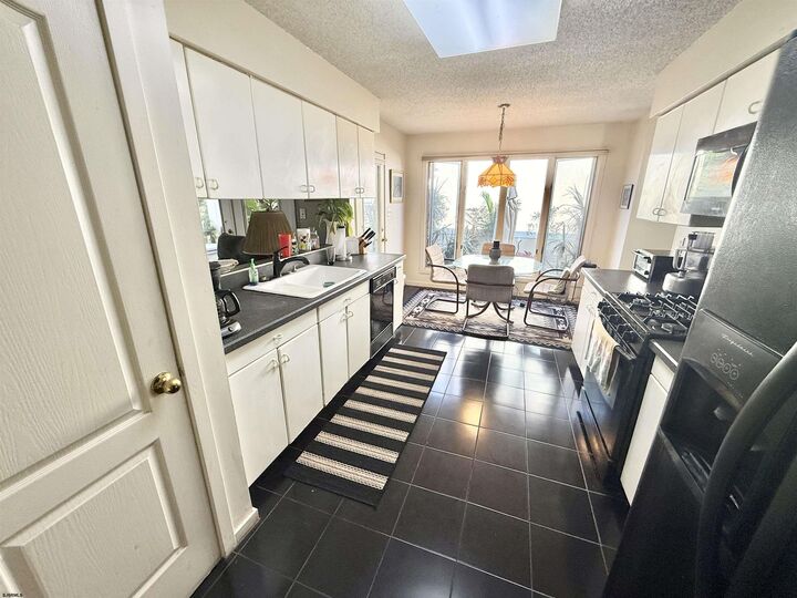 Property Photo: 6 Bayside Ct NJ 08402