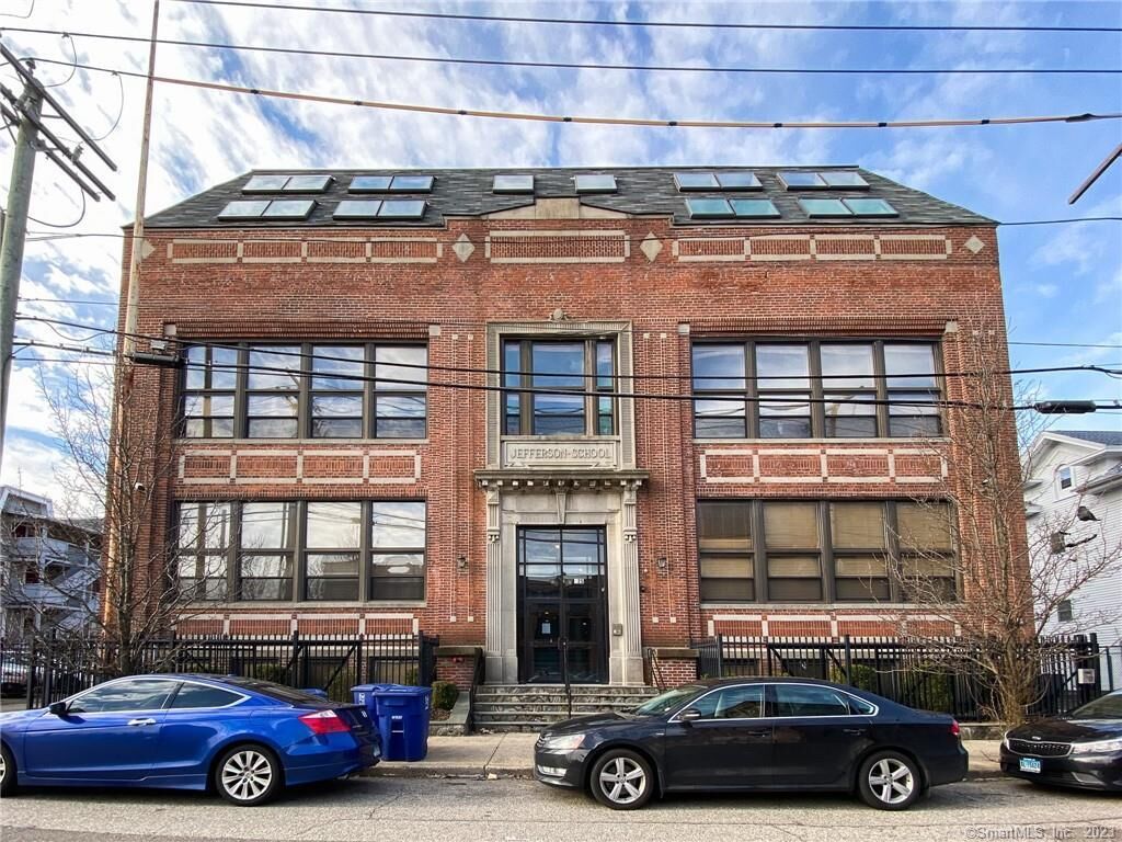 Property Photo:  325 Myrtle Avenue 1302  CT 06604 