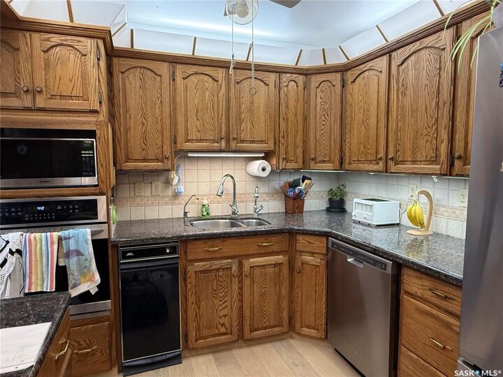 Property Photo:  275 Alpine Crescent 8  SK S9H 4T5 