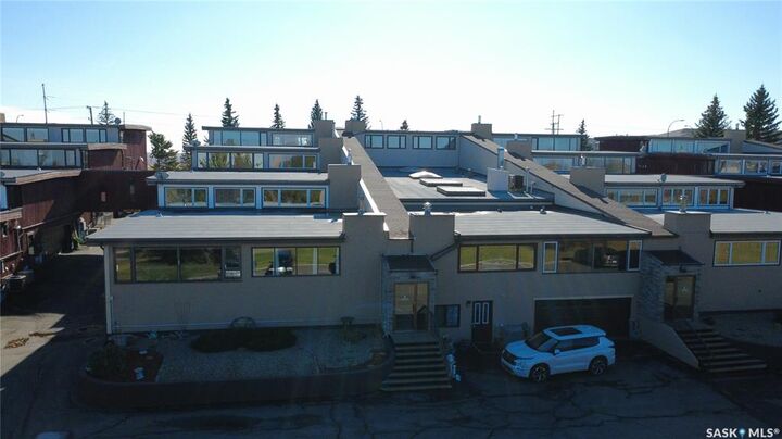 Property Photo:  275 Alpine Crescent 8  SK S9H 4T5