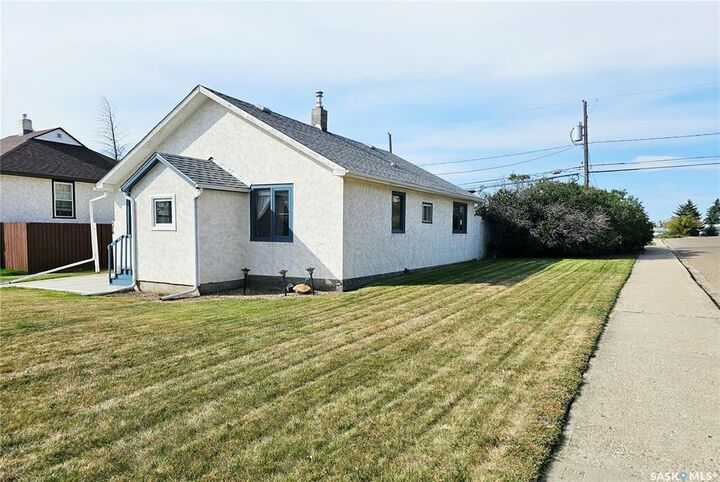 Property Photo:  576 3rd Avenue NW  SK S9H 0S6 