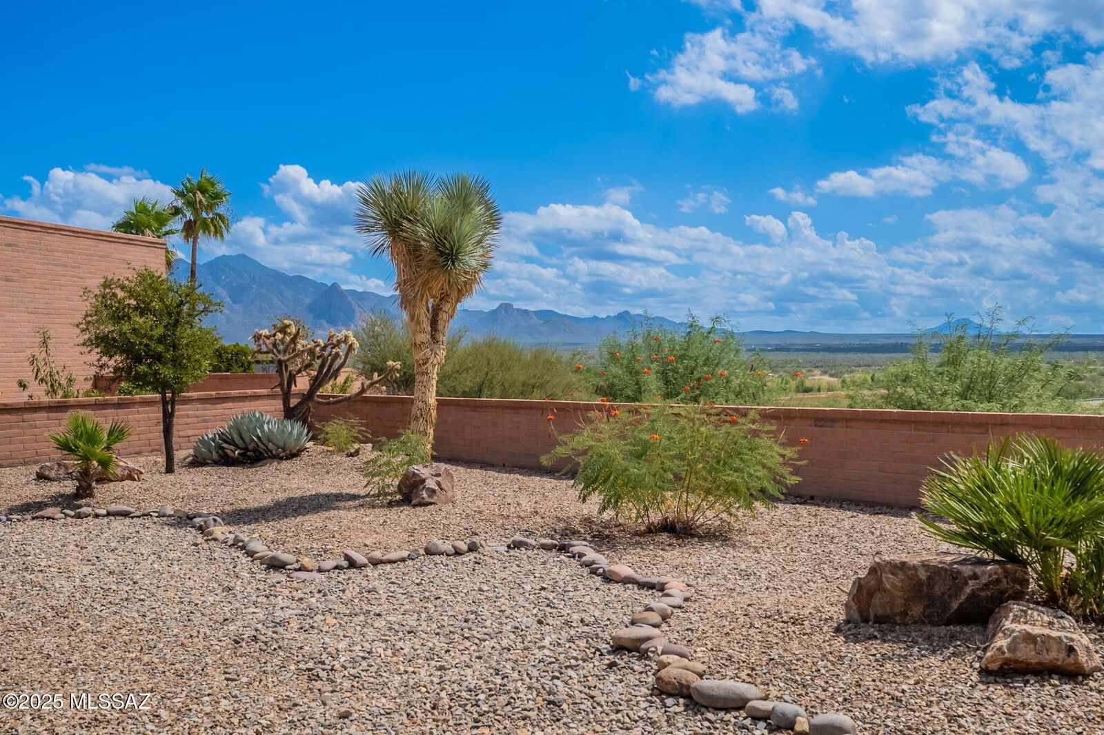 Property Photo: 1493 W Hidden Crest Court AZ 85622