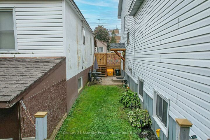 Photo de la propriété:  242 Princess Street E  ON P1B 1P9 