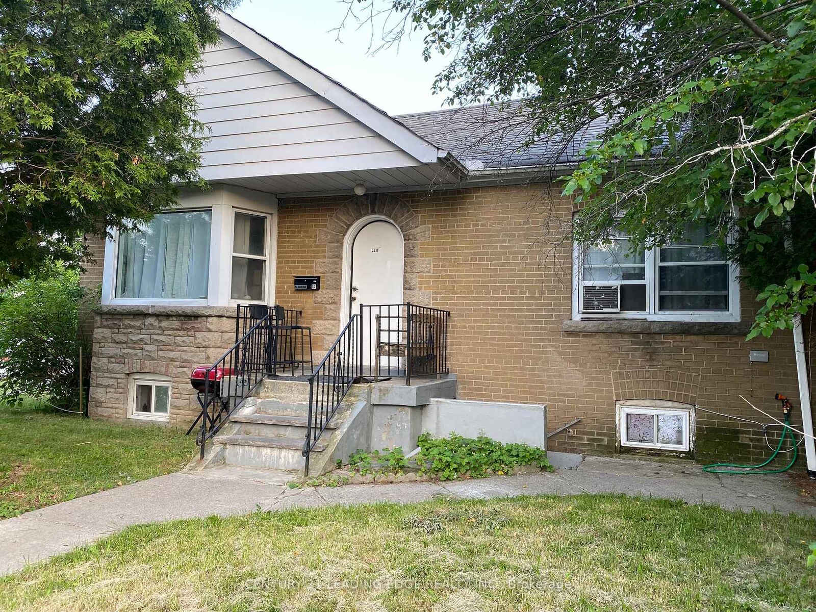 Property Photo:  82 Meighen Avenue  ON M4B 2H5 