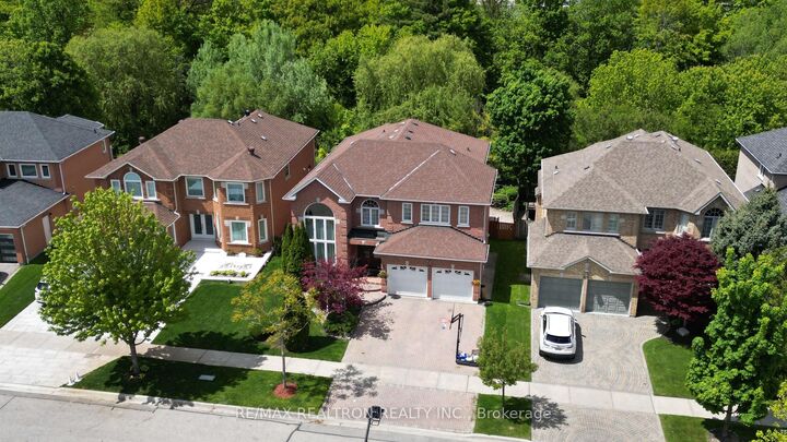Photo de la propriété:  56 Sadot Court  ON L4J 8A8 