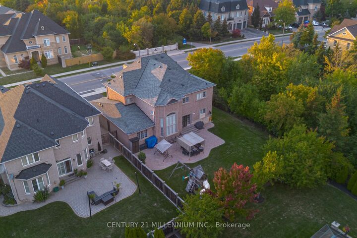 Property Photo:  29 Eiffel Boulevard  ON L6P 1W3 