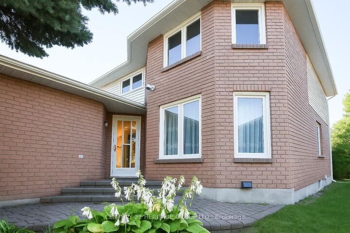 Property Photo:  824 Thornton Road N  ON L1J 7N2 