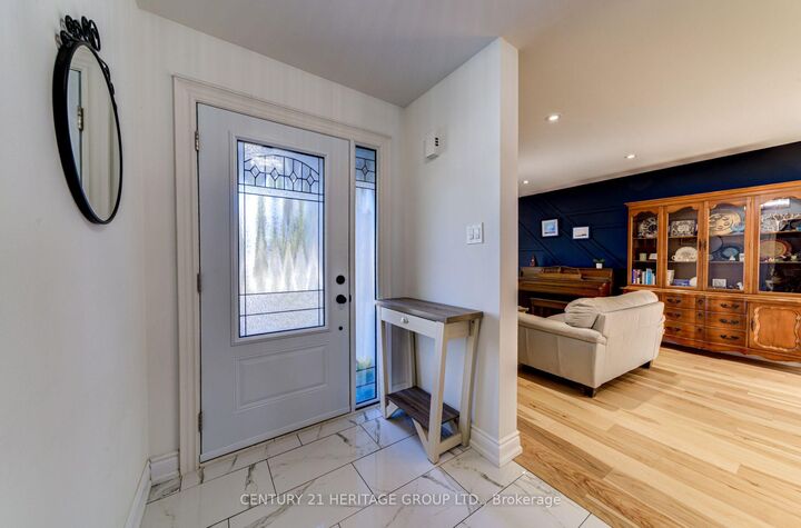 Property Photo:  1900 Applewood Avenue  ON L9S 1W2 