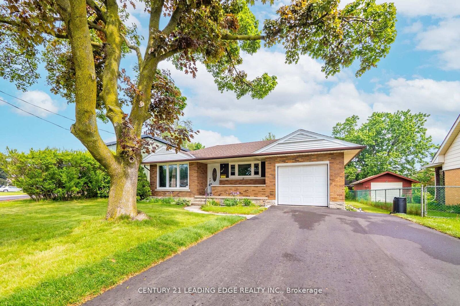 Property Photo:  427 Krug Street  ON N2B 1K9 
