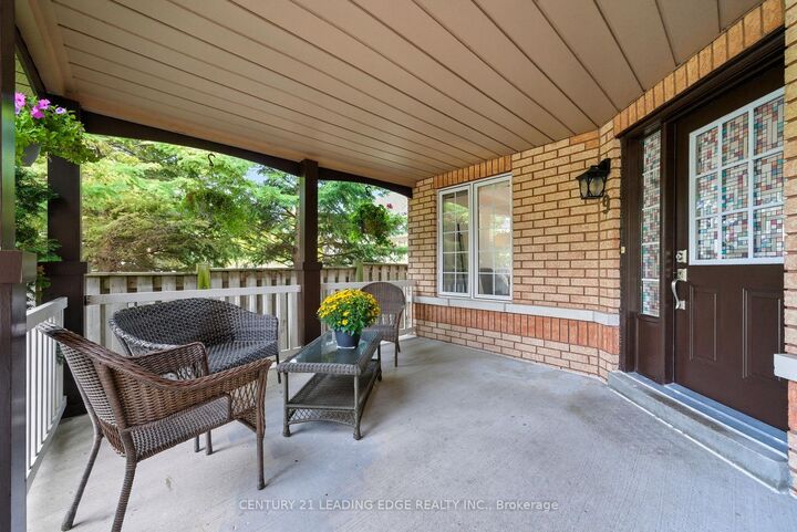 Photo de la propriété:  9 McCartney Avenue  ON L1R 2Y3 