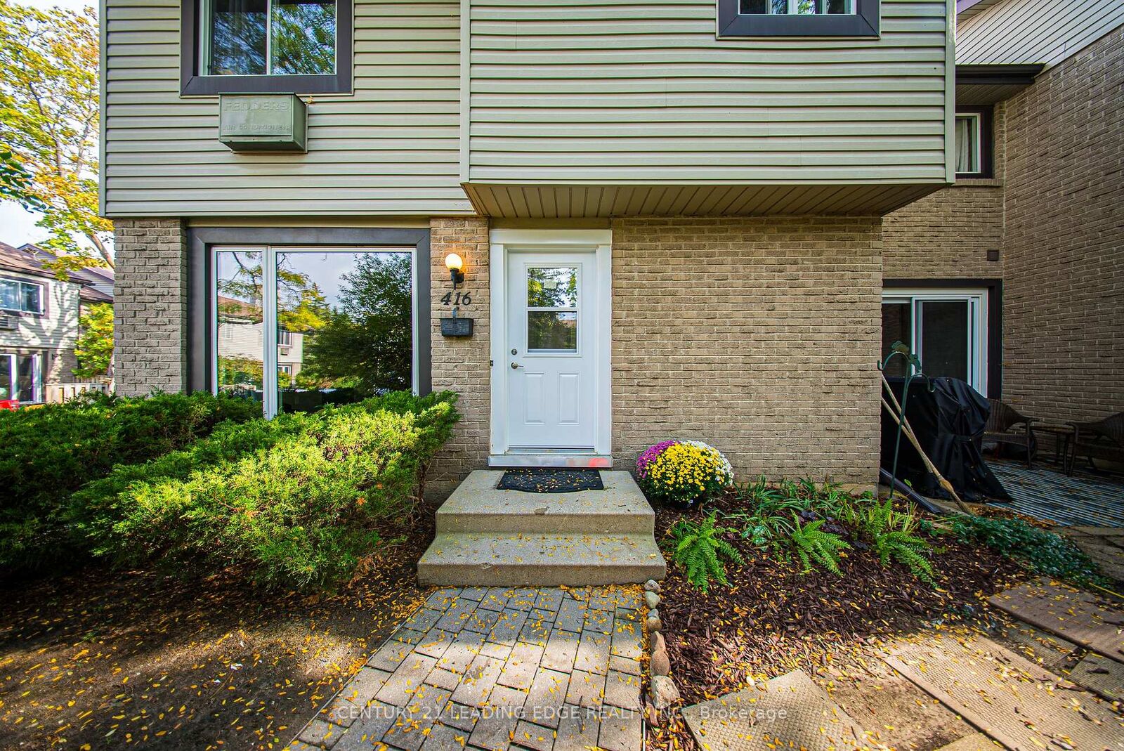 Property Photo:  416 Scottsdale Drive N/A  ON N1G 2Z8 