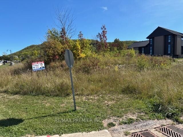 102 Maryward Crescent — photo 1