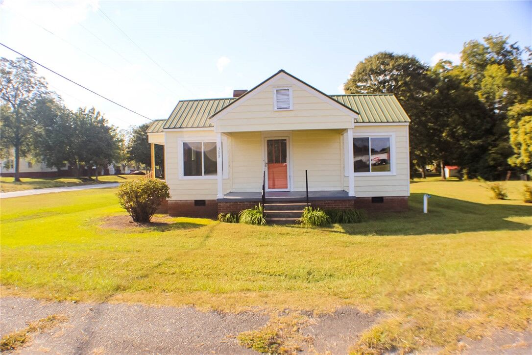 Property Photo:  300 Betsy Street  SC 29655 
