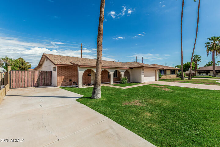 Property Photo:  4134 W Linger Lane  AZ 85051 