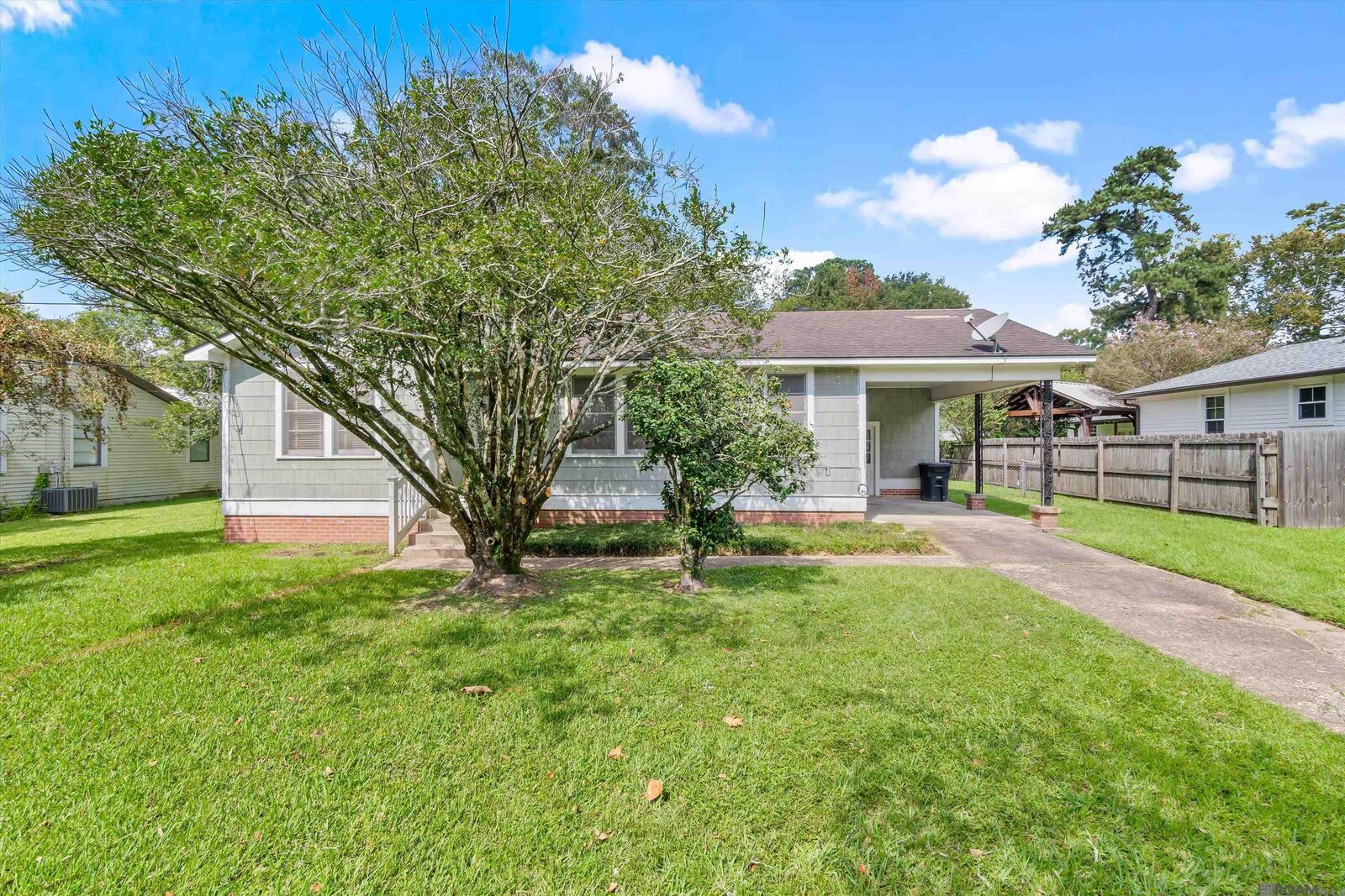 Property Photo: 2067 Edinburgh Ave LA 70808