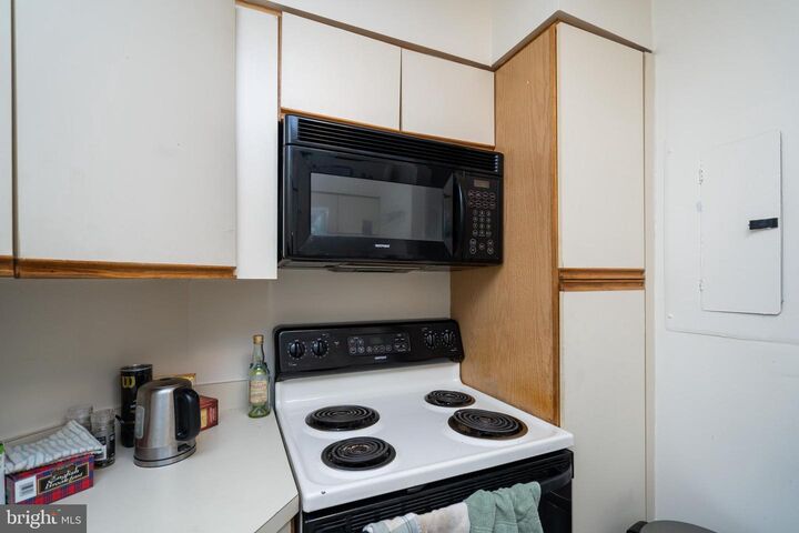 Property Photo: 2020 Walnut Street 19K PA 19103