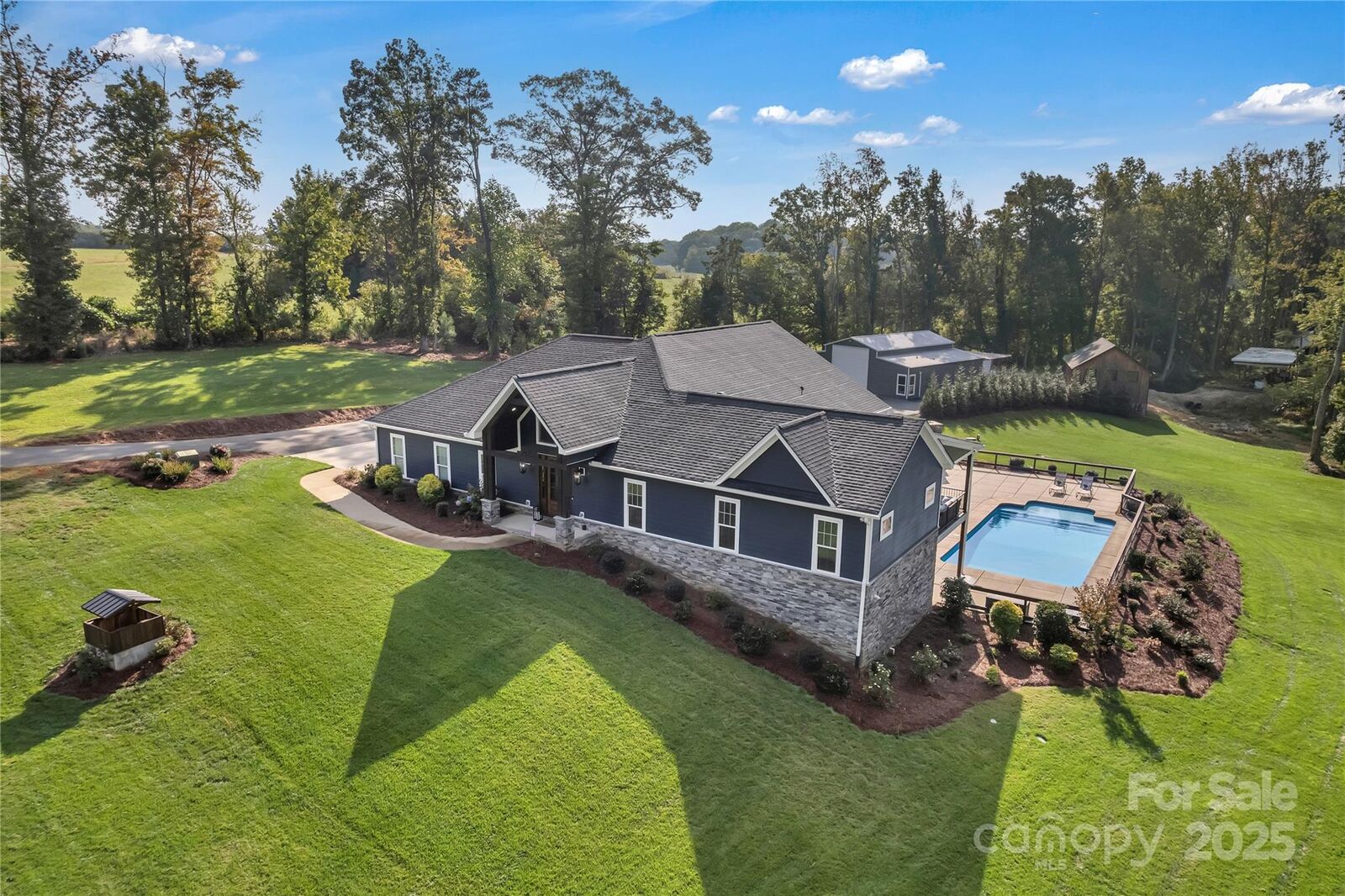 Property Photo: 216 Mariposa Road NC 28164