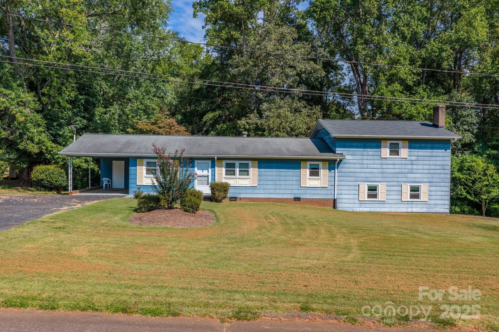Property Photo: 3572 Spring Valley Drive NC 28658