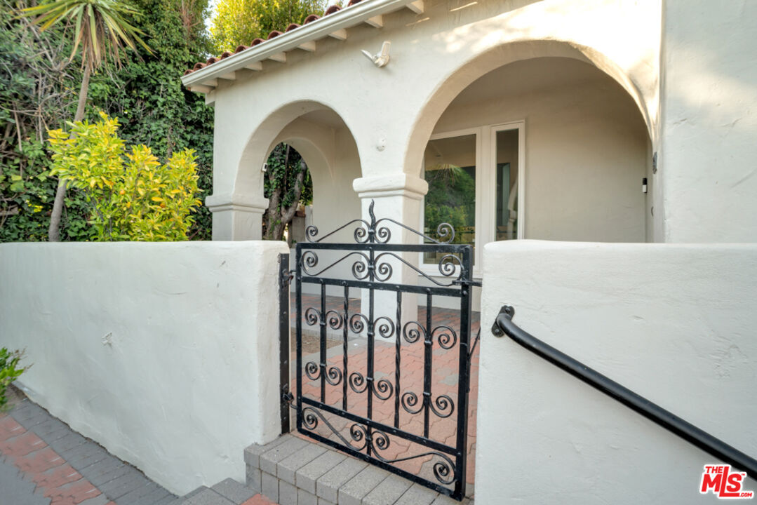 Property Photo:  2148 Prosser Ave  CA 90025 
