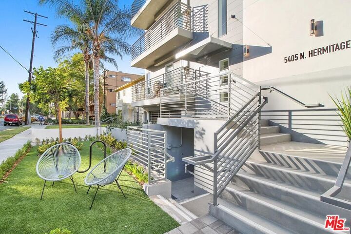 Property Photo:  5405 Hermitage Ave  CA 91607 