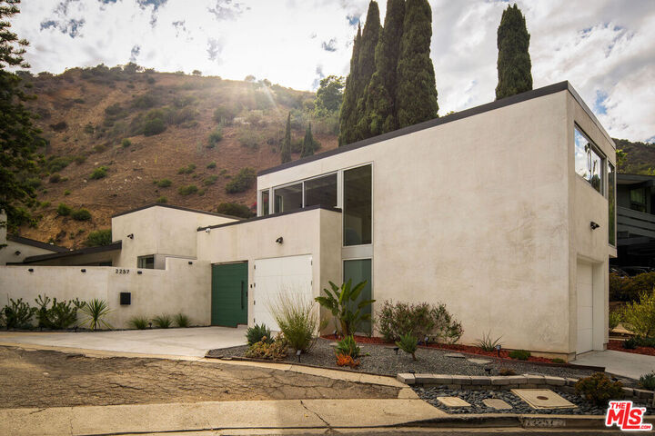 Property Photo: 2257 Chelan Dr CA 90068