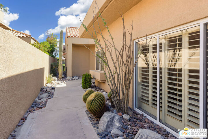 Property Photo: 68 Oak Tree Dr CA 92270