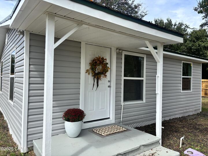 Property Photo:  3733 E 9th Street  FL 32401 