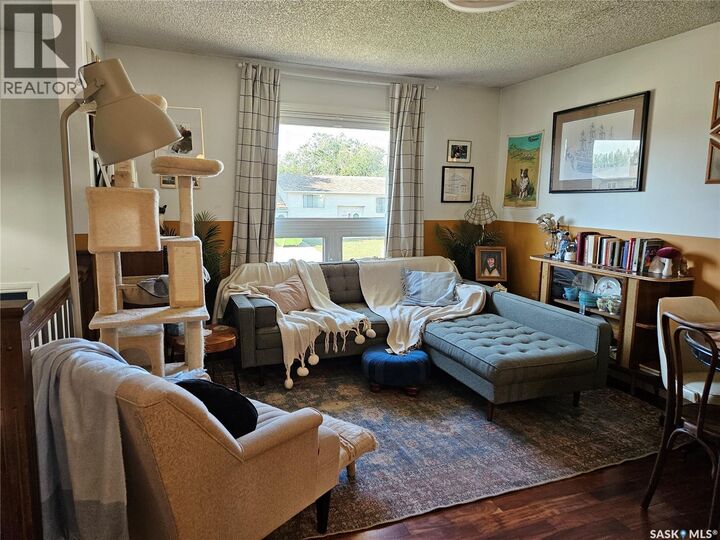 Property Photo:  1519 Grandview Street W  SK S6H 6R4 