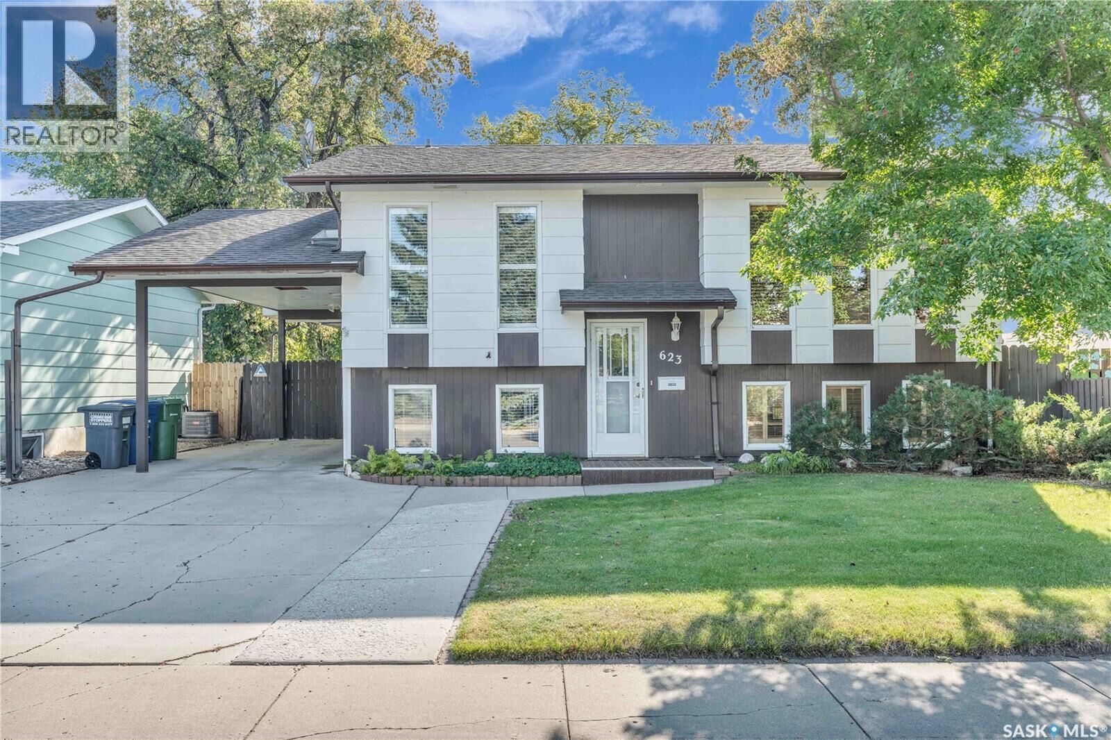 Property Photo:  623 Priel Crescent  SK S7M 4K9 