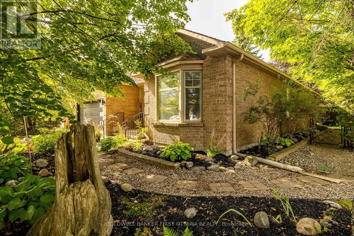 Property Photo:  9 Lone Meadow Trail  ON K2S 1C9 