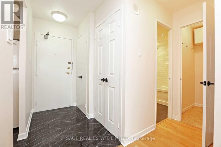 Property Photo:  95 Prince Arthur Avenue 813  ON M5R 3P6 