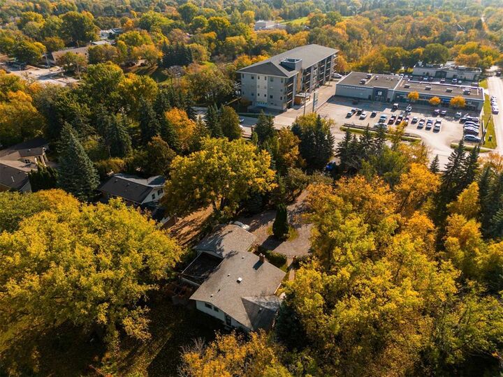Property Photo:  2016 Henderson Highway  MB R3G 1P2 