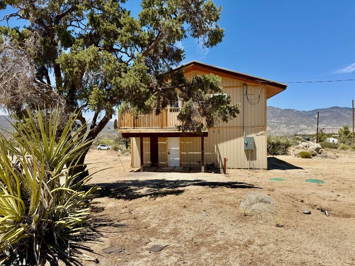 Property Photo:  61550 Jeraboa Road  CA 92561 