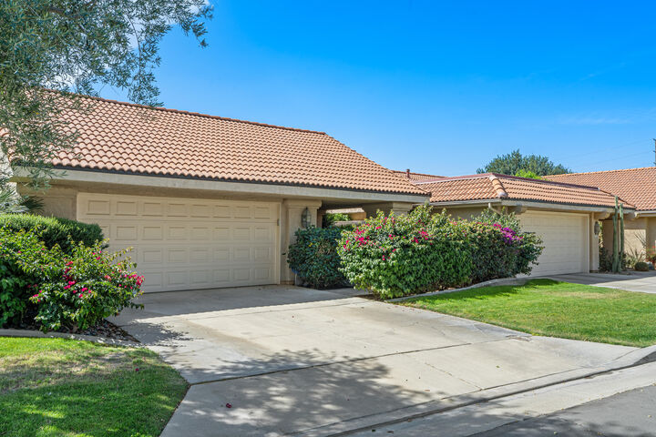 Property Photo:  9 Acapulco Drive  CA 92260 